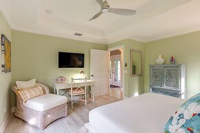 Jupiter Cottage w/ Patio, Gas Grill & Fire Pit!