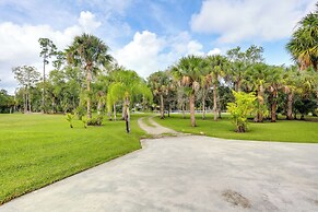 Jupiter Cottage w/ Patio, Gas Grill & Fire Pit!