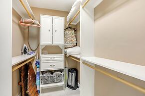 Jupiter Cottage w/ Patio, Gas Grill & Fire Pit!