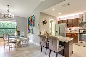 Jupiter Cottage w/ Patio, Gas Grill & Fire Pit!