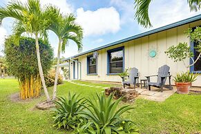 Jupiter Cottage w/ Patio, Gas Grill & Fire Pit!