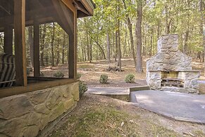Couples Cabin - 5 Mi to DT Berkeley Springs!