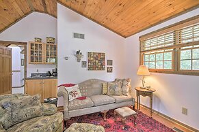 Couples Cabin - 5 Mi to DT Berkeley Springs!