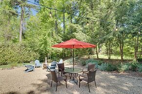 7 Mi to The Biltmore: 'Le Canard' Cottage w/ Porch