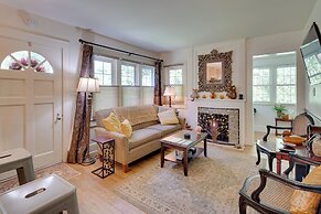 7 Mi to The Biltmore: 'Le Canard' Cottage w/ Porch