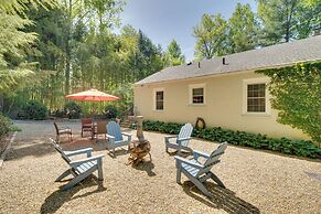 7 Mi to The Biltmore: 'Le Canard' Cottage w/ Porch