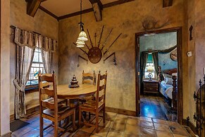 11 Mi to Dtwn: Murphy Gem w/ Hot Tub & Mtn Views!