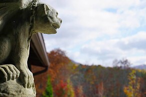 11 Mi to Dtwn: Murphy Gem w/ Hot Tub & Mtn Views!