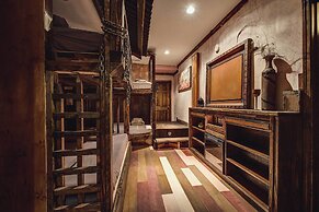 11 Mi to Dtwn: Murphy Gem w/ Hot Tub & Mtn Views!