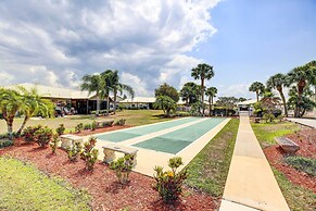 Screened Patio & Grill at Sebring Resort Community