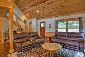 Breathtaking Murphy Cabin w/ Deck & Mountain Views