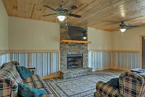 Breathtaking Murphy Cabin w/ Deck & Mountain Views