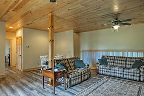 Breathtaking Murphy Cabin w/ Deck & Mountain Views