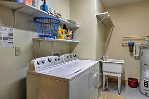 Breathtaking Murphy Cabin w/ Deck & Mountain Views