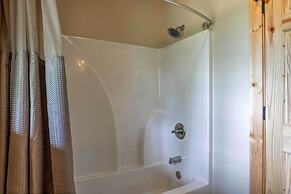 Breathtaking Murphy Cabin w/ Deck & Mountain Views