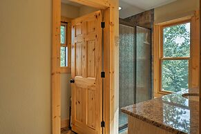 Breathtaking Murphy Cabin w/ Deck & Mountain Views