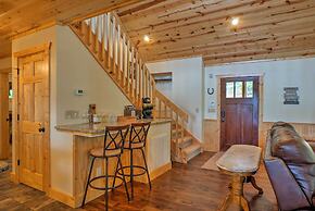 Breathtaking Murphy Cabin w/ Deck & Mountain Views