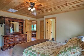 Breathtaking Murphy Cabin w/ Deck & Mountain Views