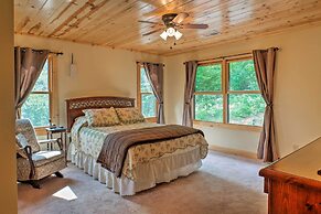 Breathtaking Murphy Cabin w/ Deck & Mountain Views