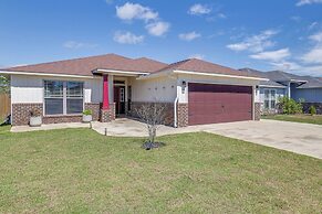 Spacious Navarre Retreat w/ Fenced-in Yard!