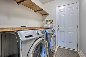 Spacious Navarre Retreat w/ Fenced-in Yard!