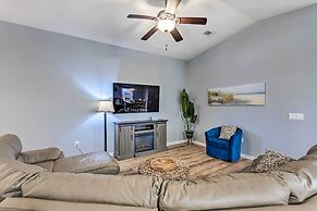 Spacious Navarre Retreat w/ Fenced-in Yard!