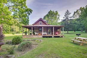Restored 1800s Buchanan Log Cabin on 9-mile Creek!