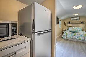 Tropical Palm Harbor Studio: Walk to Gulf!