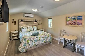 Tropical Palm Harbor Studio: Walk to Gulf!