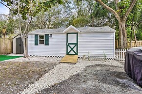 Tropical Palm Harbor Studio: Walk to Gulf!