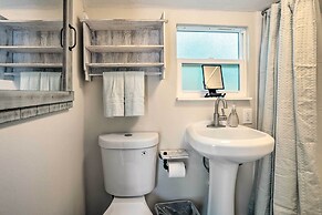 Tropical Palm Harbor Studio: Walk to Gulf!