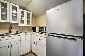 Tropical Palm Harbor Studio: Walk to Gulf!