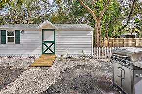 Tropical Palm Harbor Studio: Walk to Gulf!