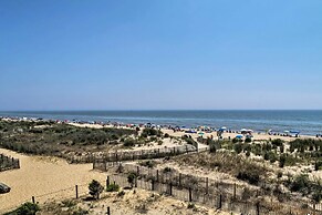 Beachfront Condo w/ Balcony & Views in Ocean City