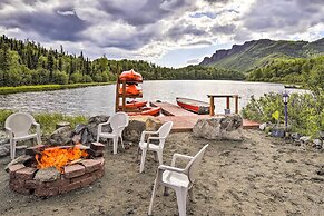 'lodge 88' - Steps to Weiner Lake w/ Dock & Boat!