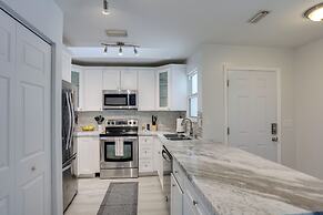 Jupiter Townhome w/ Patio & Yard ~ 6 Mi to Beach!