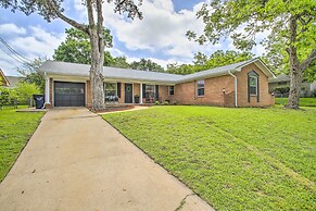 1 Mi to Main St: Brenham Retreat w/ Game Room