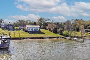 Modern Cedar Creek Lake Retreat w/ Panoramic View!