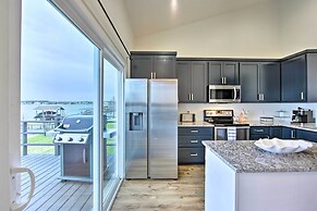 Modern Cedar Creek Lake Retreat w/ Panoramic View!