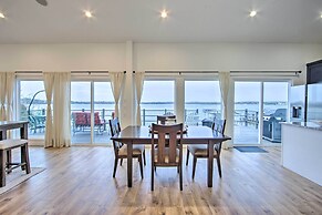 Modern Cedar Creek Lake Retreat w/ Panoramic View!