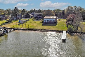 Modern Cedar Creek Lake Retreat w/ Panoramic View!