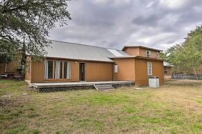 Dripping Springs Home w/ Deck, Near Wedding Venue