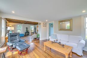 Rockland Home w/ Deck 5 Mins to Historic Downtown!