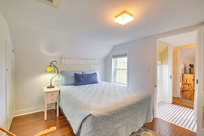 Rockland Home w/ Deck 5 Mins to Historic Downtown!