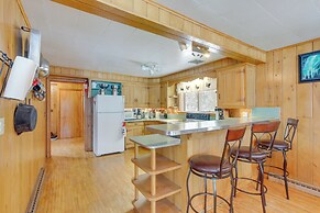 Cozy Echo Lake Cabin Near Snowmobiling Trail!