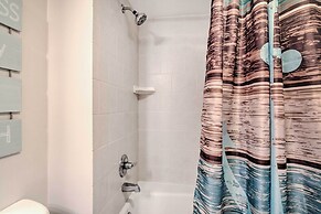 Ocean City Condo: Spacious Balcony, Walk to Beach!