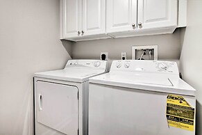 Ocean City Condo: Spacious Balcony, Walk to Beach!