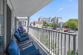 Ocean City Condo: Spacious Balcony, Walk to Beach!