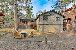 2 Mi to Snow Summit Skiing: Big Bear Cabin w/ Deck