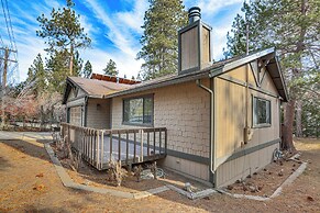 2 Mi to Snow Summit Skiing: Big Bear Cabin w/ Deck